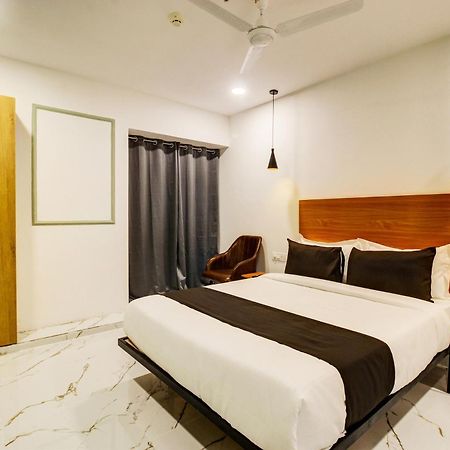Super Townhouse Rcc Hotel Banjara Hills Hyderabad Bagian luar foto