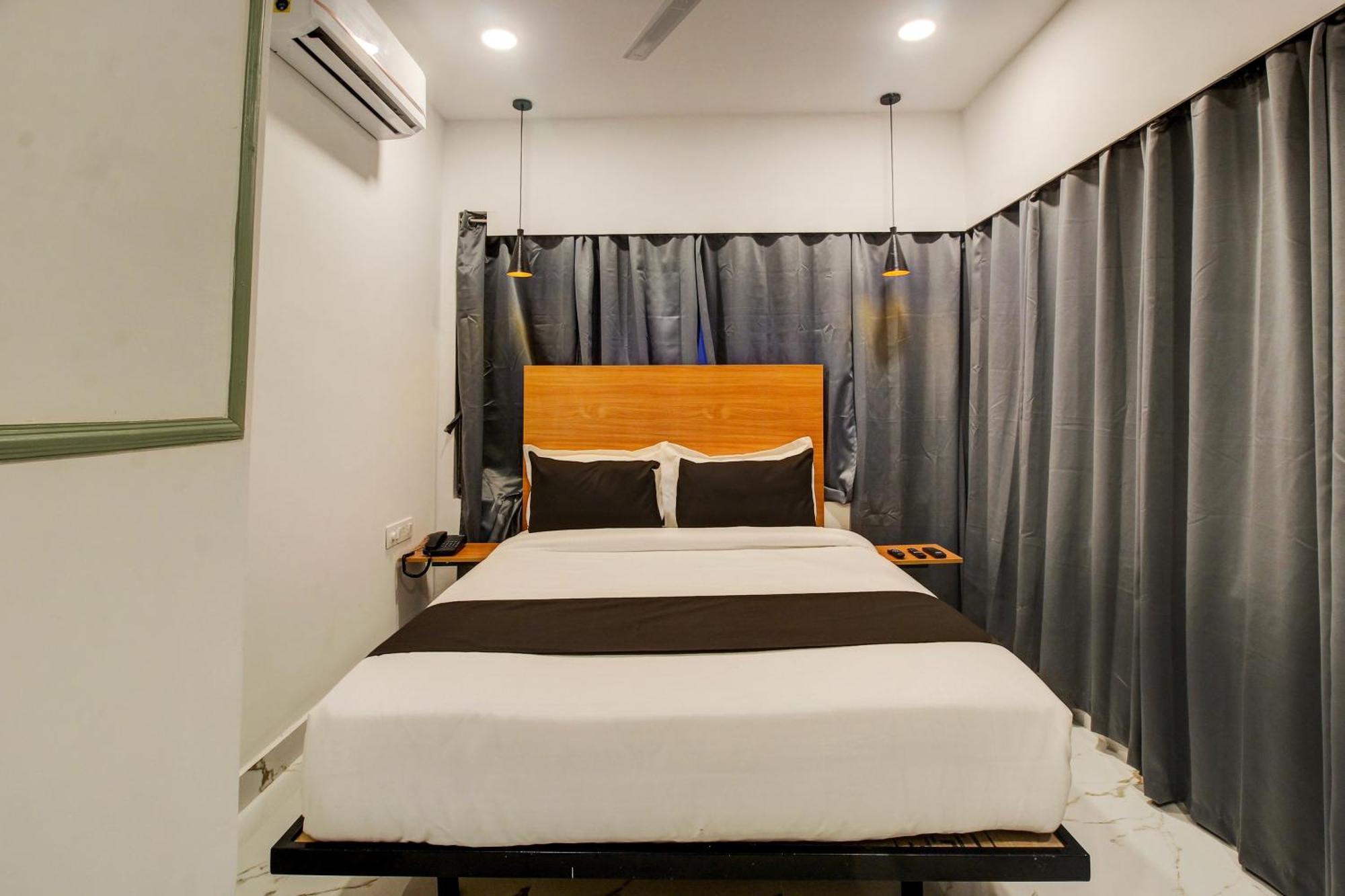 Super Townhouse Rcc Hotel Banjara Hills Hyderabad Bagian luar foto