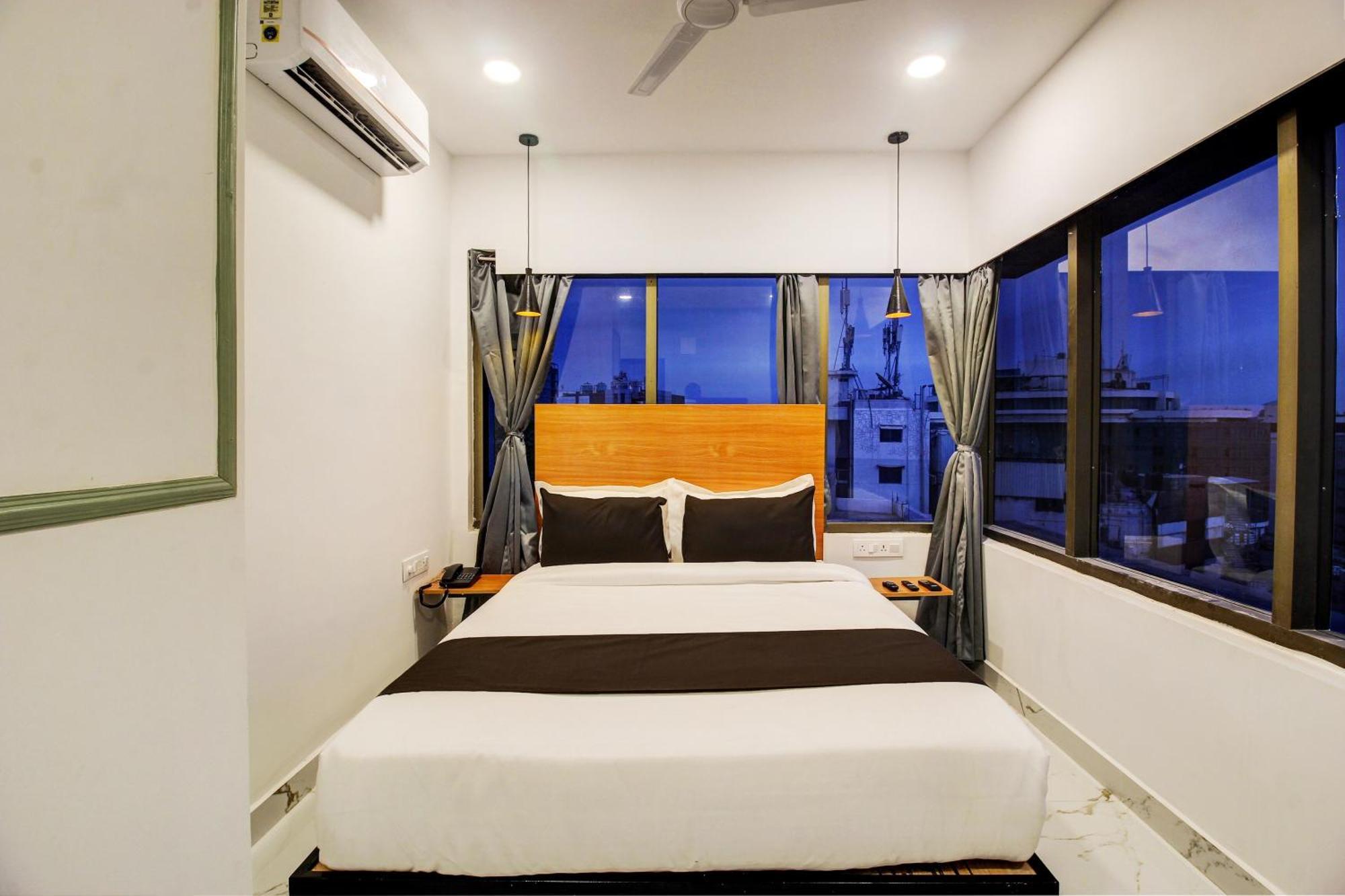 Super Townhouse Rcc Hotel Banjara Hills Hyderabad Bagian luar foto