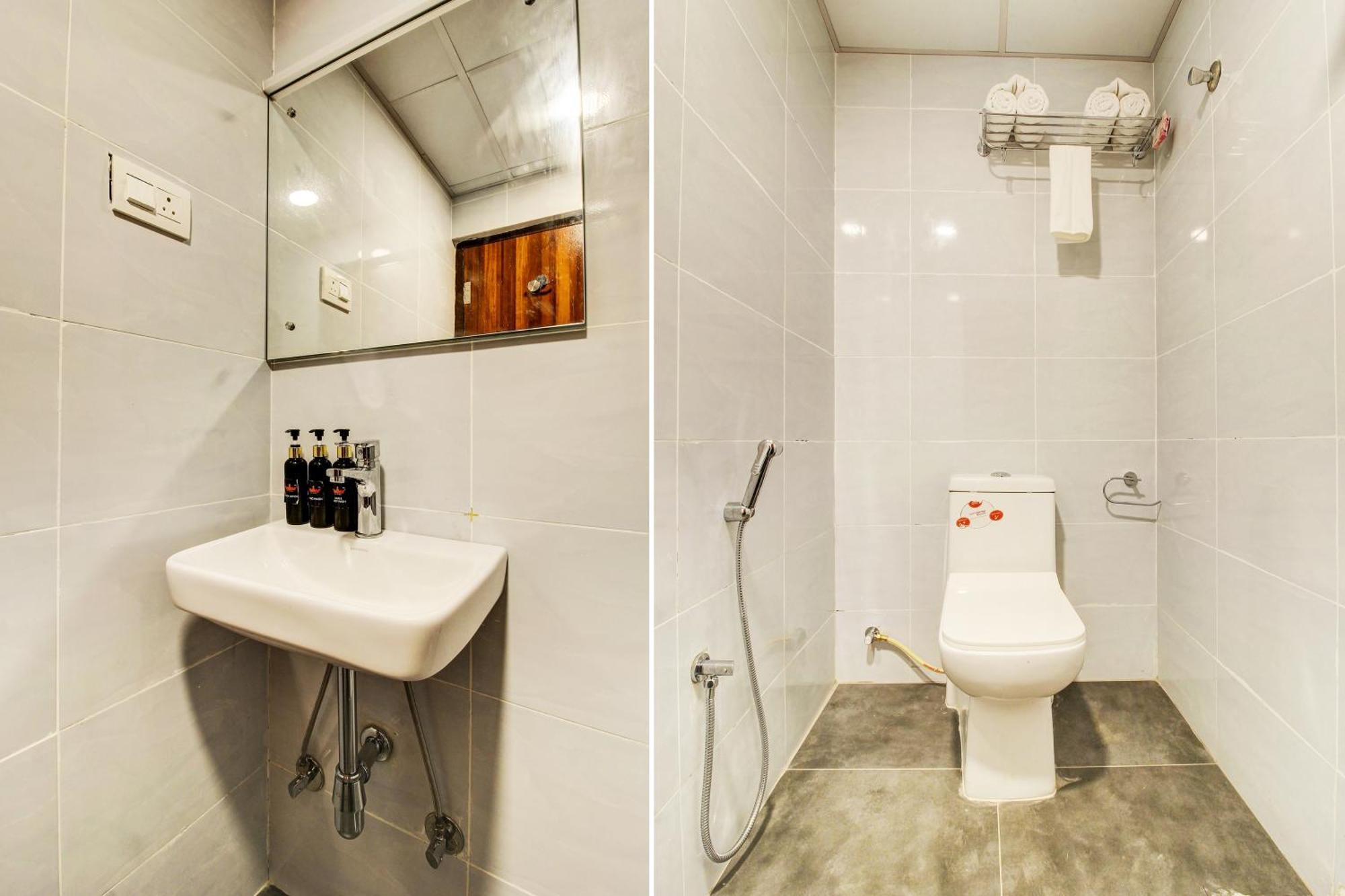 Super Townhouse Rcc Hotel Banjara Hills Hyderabad Bagian luar foto